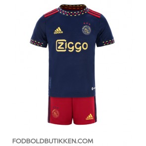 Ajax Udebanetrøje Børn 2022-23 Kortærmet (+ Korte bukser)
